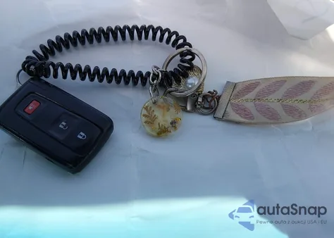 2005 Toyota Prius z USA, uszkodzony, nr VIN JTDKB20U650132172